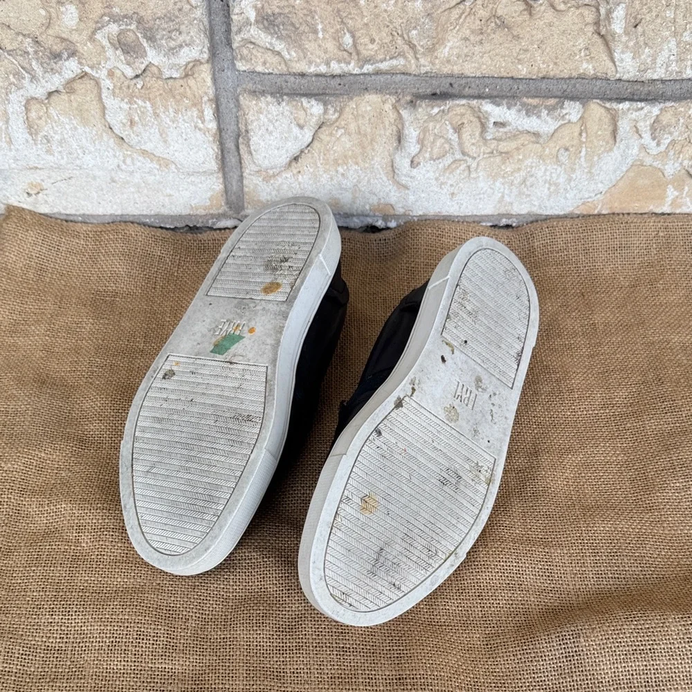 Frye Ivy Slip-On sneaker in black Leather Size 6 M